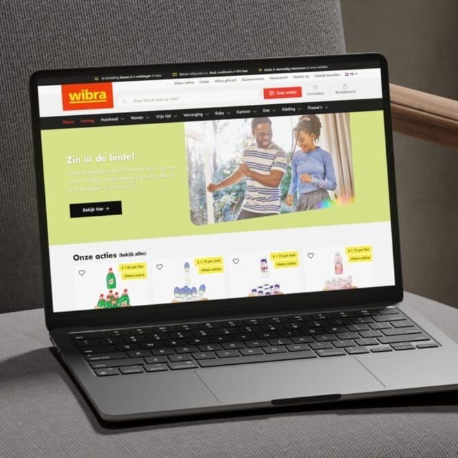 Laptop met Wibra webshop op het scherm